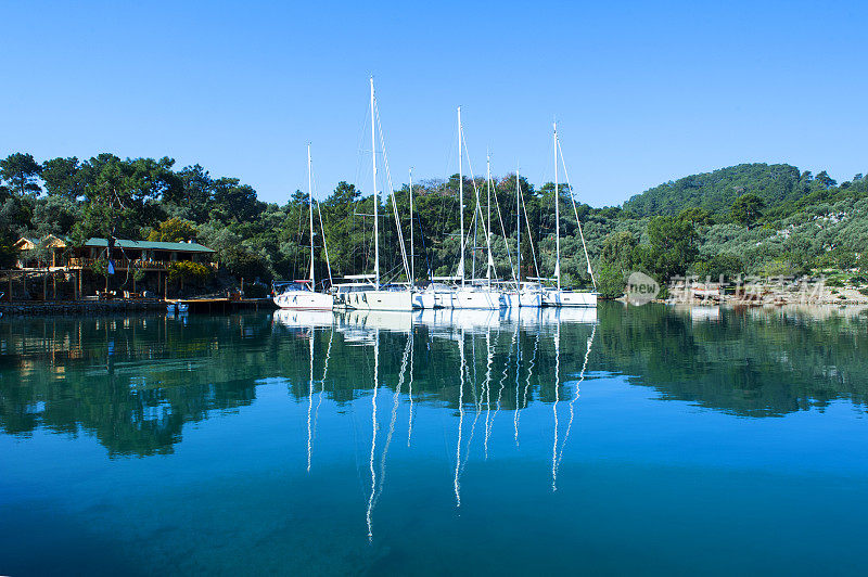 停泊在萨萨拉湾，Gocek, Fethiye的游艇